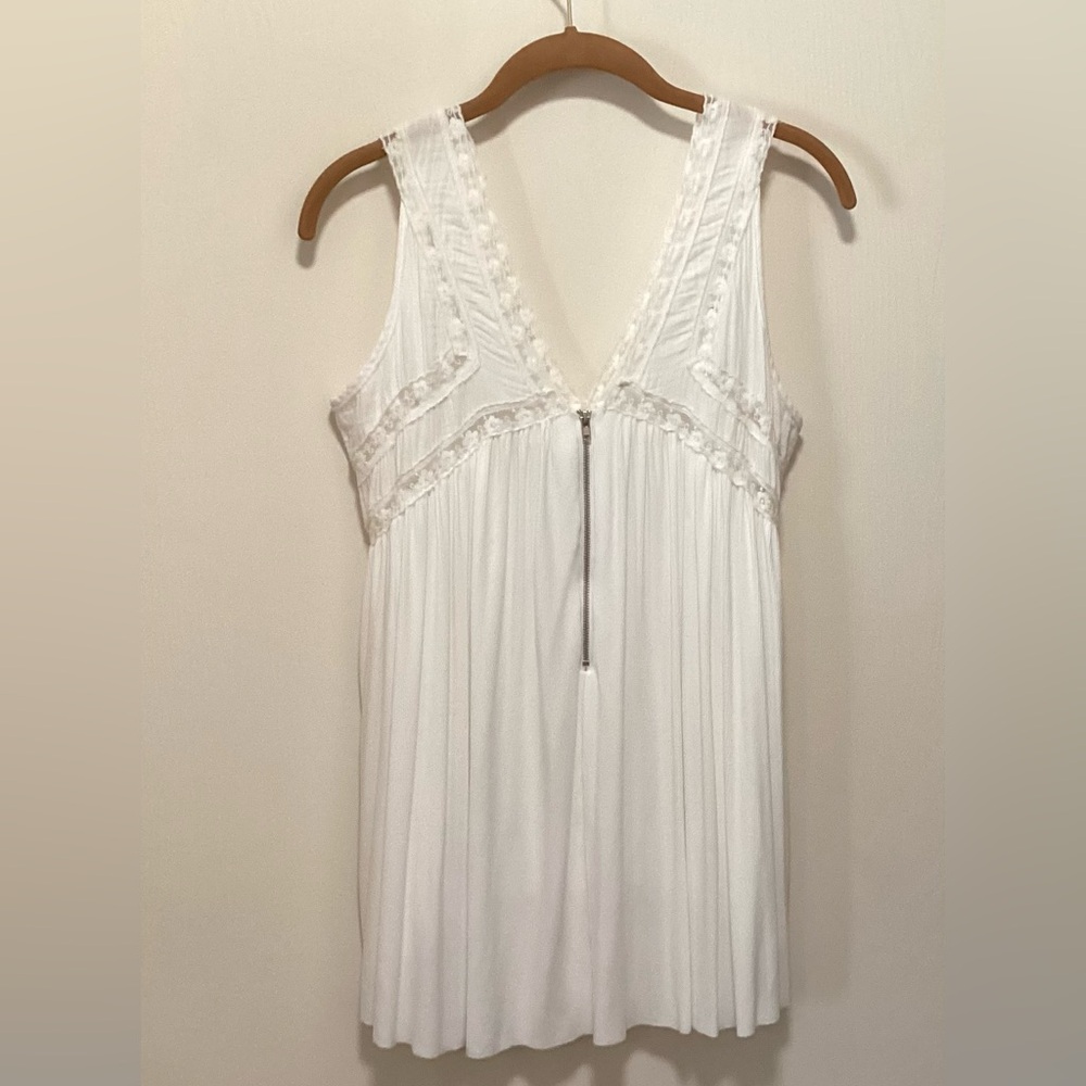POL White Sleeveless Top - Picture 2 of 2